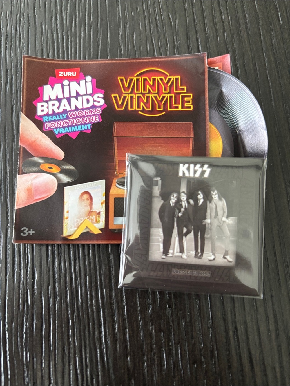 UNCOMMON ZURU Mini Brands Vinyl Vinyl